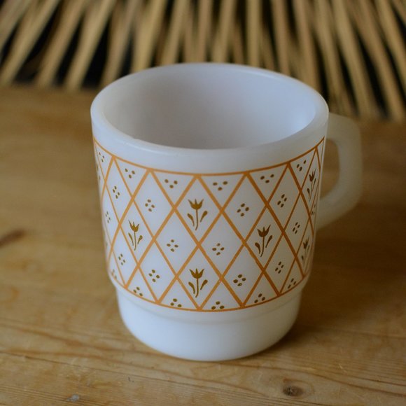 Orange Milk Glass Mug - Picture 2 of 3